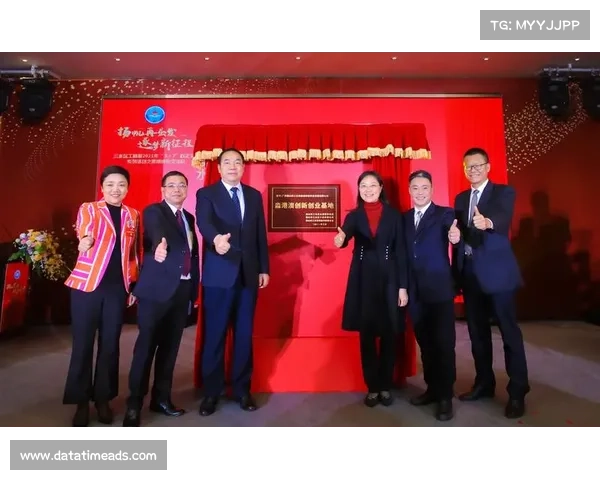 佛山高明武术赛上港澳选手携手创新南拳亮相国际联队精彩纷呈